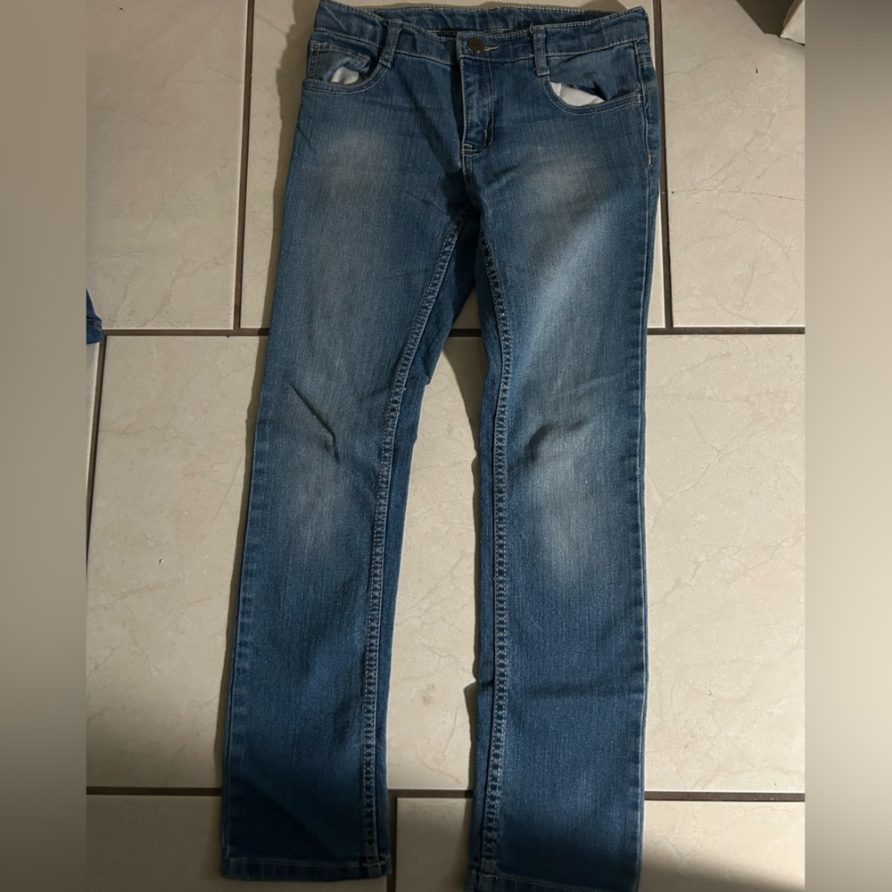 Size : 10.  Color is a perfect blue shade